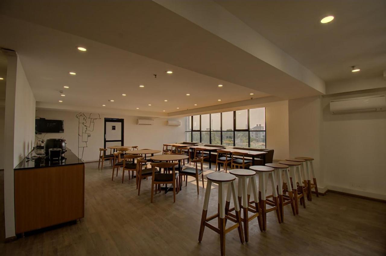 Shagun Hotel Vadodara Zewnętrze zdjęcie