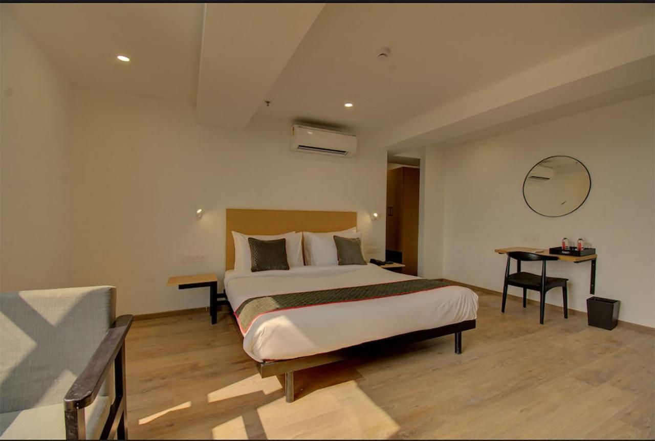 Shagun Hotel Vadodara Zewnętrze zdjęcie