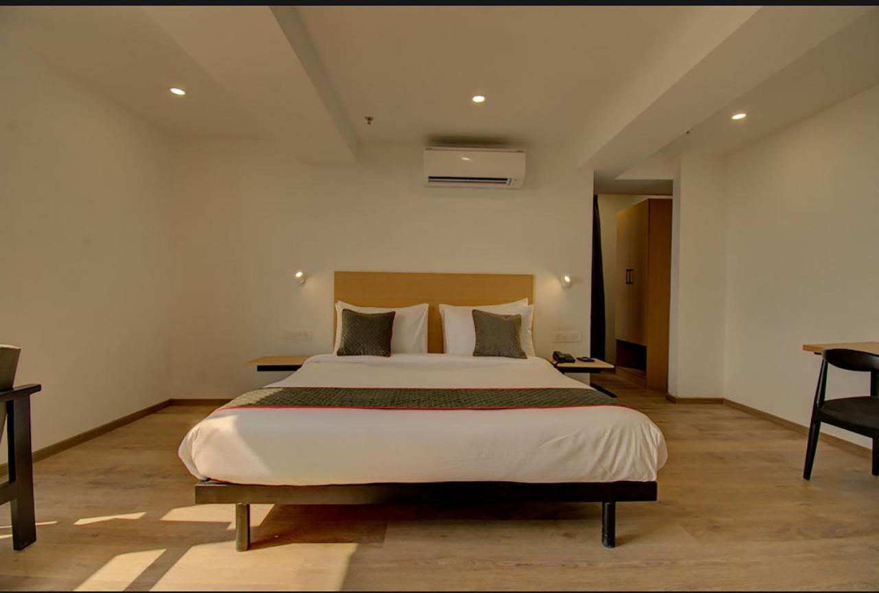Shagun Hotel Vadodara Zewnętrze zdjęcie