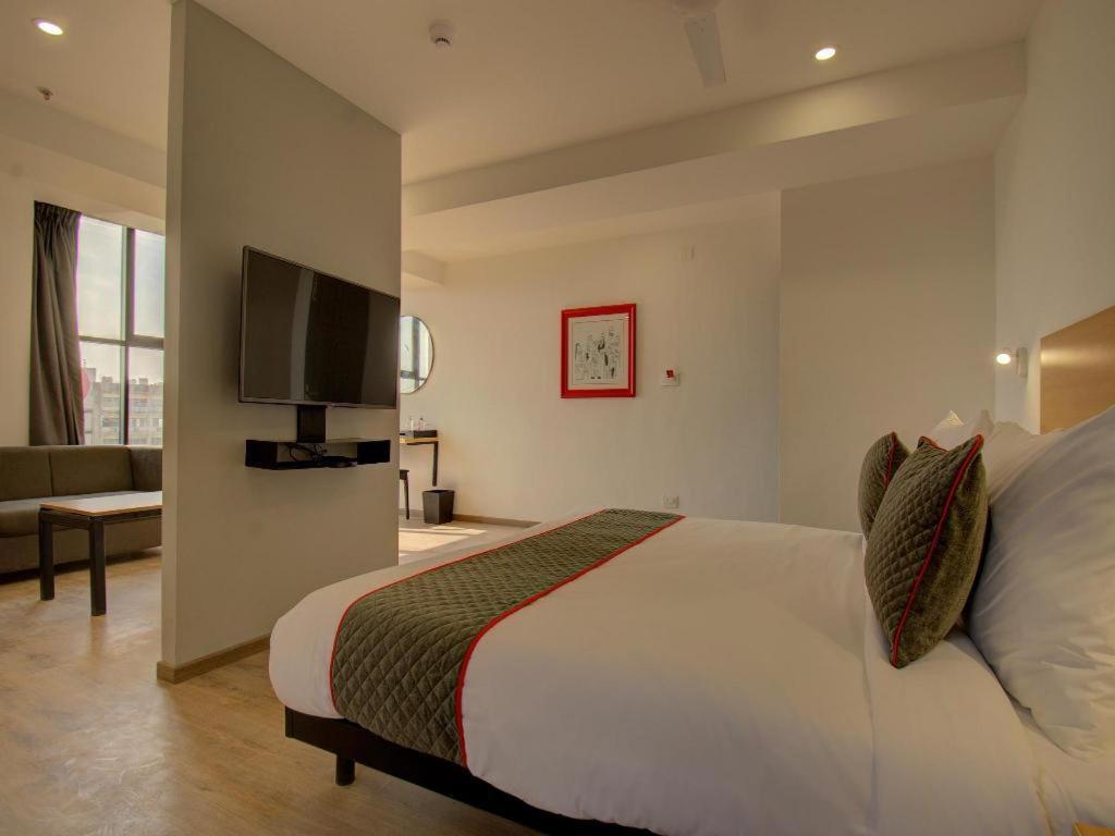 Shagun Hotel Vadodara Zewnętrze zdjęcie