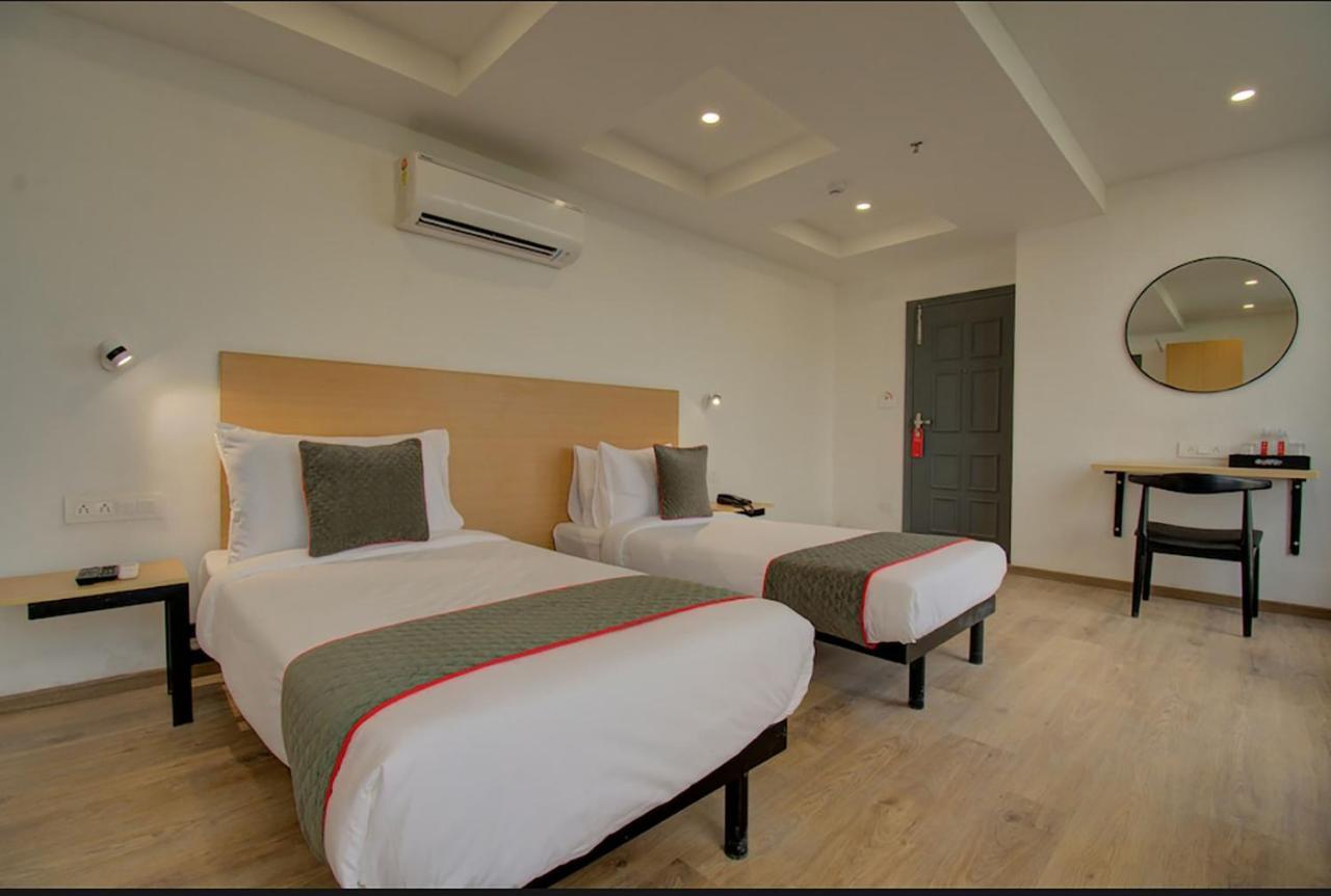 Shagun Hotel Vadodara Zewnętrze zdjęcie