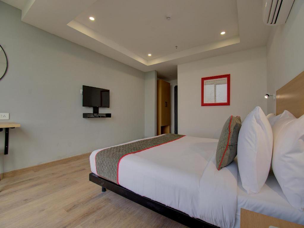 Shagun Hotel Vadodara Zewnętrze zdjęcie